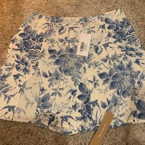 Sexy Feminine Reformation Margot Mini Skirt in blue cabbage Rose 🌹floral print.